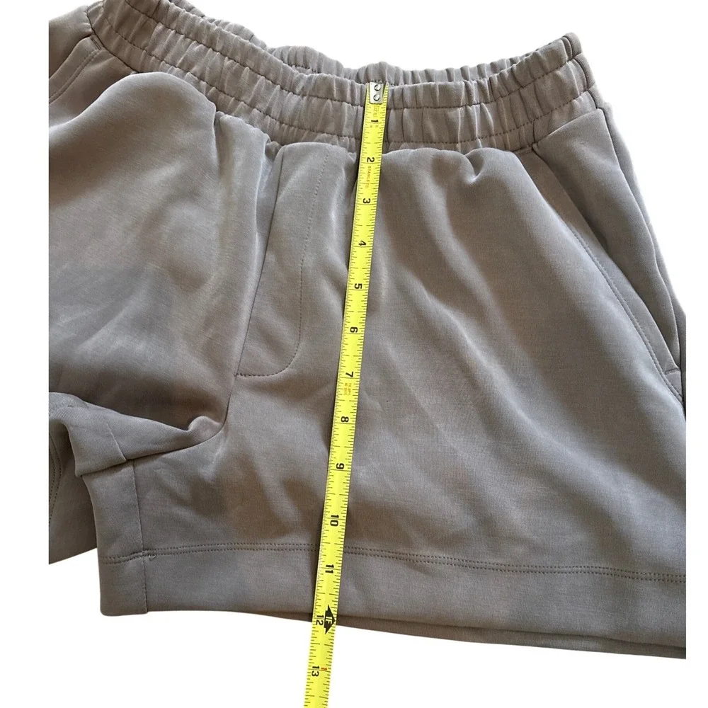 A New Day Womens High-Rise Gray/Taupe Elastic Waist Shorts Side Pockets Small - Picture 2 of 8